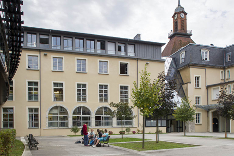 Aile Sud : façade sur cour, verrière sur la façade postérieure du hall d'entrée de la  place des déportés. © Région Bourgogne-Franche-Comté, Inventaire du patrimoine