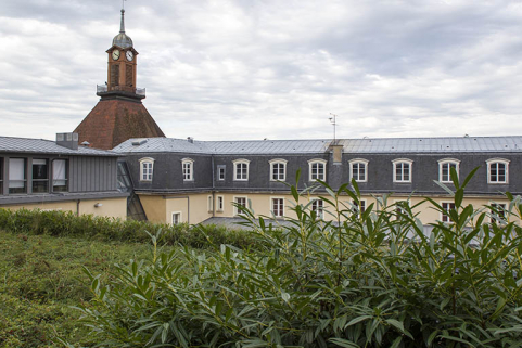 Toitures du qualidratère des jacobins  au 1er plan, la toiture végétalisée de l'aile Nord. © Région Bourgogne-Franche-Comté, Inventaire du patrimoine