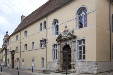 site des oratoriens : façade ouest donnant sur la rue du collège. © Région Bourgogne-Franche-Comté, Inventaire du patrimoine site des oratoriens : façade ouest donnant sur la rue du collège. © Région Bourgogne-Franche-Comté, Inventaire du patrimoine
