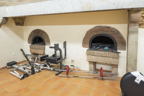 Internat : salle de culture physique dans l'ancienne boulangerie (fours à pain). © Région Bourgogne-Franche-Comté, Inventaire du patrimoine