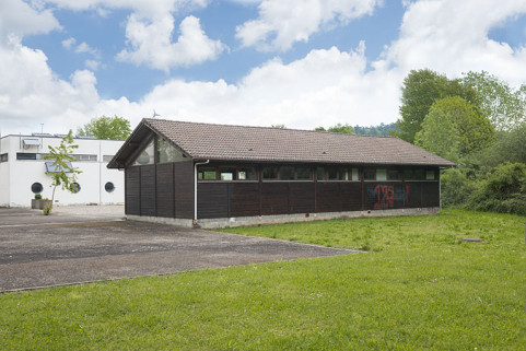 Angle sud-ouest du chalet dans la cour. © Région Bourgogne-Franche-Comté, Inventaire du patrimoine