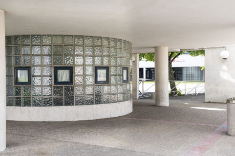 Détail de la rotonde vitrée de la proue de l'externat. © Région Bourgogne-Franche-Comté, Inventaire du patrimoine