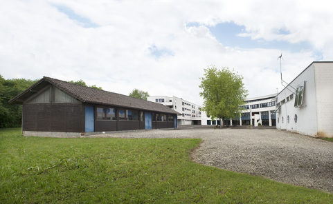 Angle sud-est du chalet et cour postérieure. © Région Bourgogne-Franche-Comté, Inventaire du patrimoine