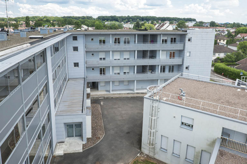 Vues de la terrasse de la rotonde, façade postérieure ouest des logements, façade postérieure sud de l'internat-externat et détail postérieur de la loge du concierge adossée à l'aile est de l'administration. © Région Bourgogne-Franche-Comté, Inventaire du patrimoine