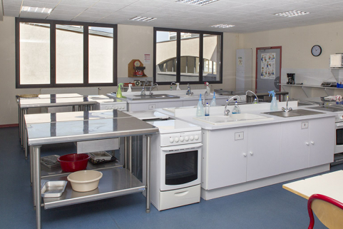 Salle de cours et d'exercice des formations de soins et services à la personne. © Région Bourgogne-Franche-Comté, Inventaire du patrimoine