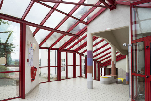 Détail intérieur du hall d'accès à la cantine. © Région Bourgogne-Franche-Comté, Inventaire du patrimoine