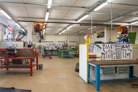 Vue intérieure d'atelier mécanique cycles. © Région Bourgogne-Franche-Comté, Inventaire du patrimoine