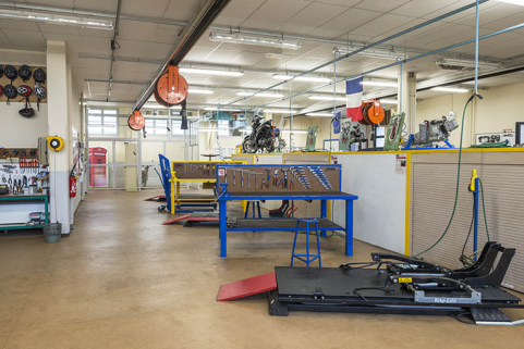 Vue intérieure d'atelier mécanique cycles. © Région Bourgogne-Franche-Comté, Inventaire du patrimoine
