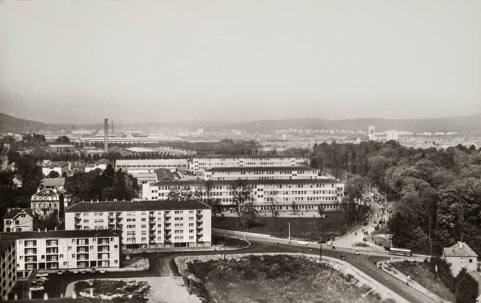 Vue aérienne du lycée durant les années 1960. © Région Bourgogne-Franche-Comté, Inventaire du patrimoine