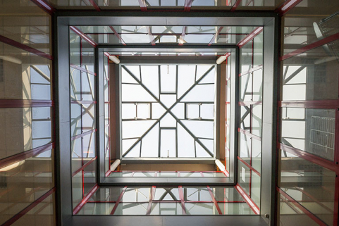 Intérieur de la pyramide : sa verrière. © Région Bourgogne-Franche-Comté, Inventaire du patrimoine
