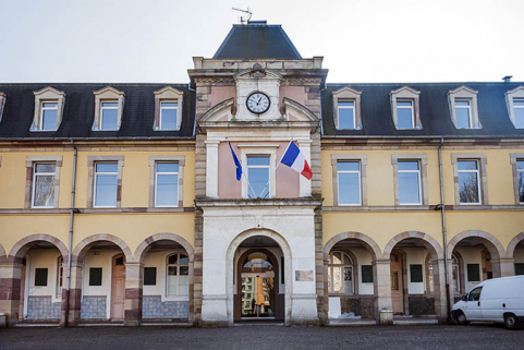 Façade antérieure du grand lycée et sa cour d'honneur : détail. © Région Bourgogne-Franche-Comté, Inventaire du patrimoine