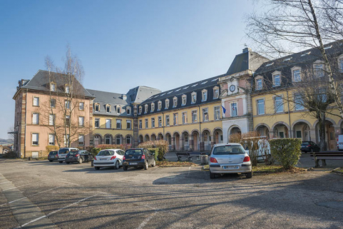 Belfort, lycée Condorcet : cour d'honneur. © Région Bourgogne-Franche-Comté, Inventaire du patrimoine Belfort, lycée Condorcet : cour d'honneur. © Région Bourgogne-Franche-Comté, Inventaire du patrimoine