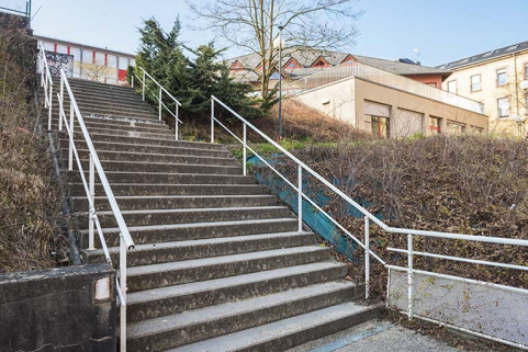 Escalier indépendant reliant la cour du collège et le niveau de l'internat. © Région Bourgogne-Franche-Comté, Inventaire du patrimoine