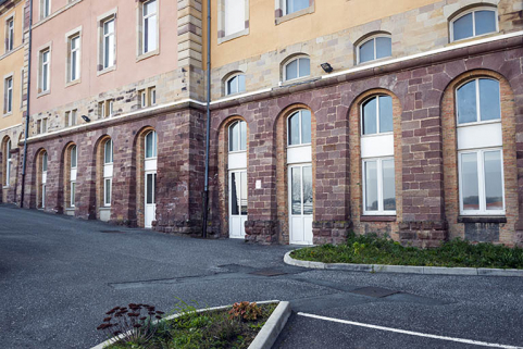 Détail de la façade orientale de l'aile est du grand lycée. © Région Bourgogne-Franche-Comté, Inventaire du patrimoine