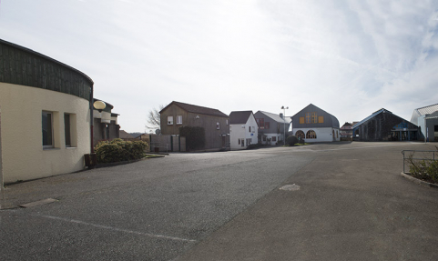 La place vue de l'est. © Région Bourgogne-Franche-Comté, Inventaire du patrimoine
