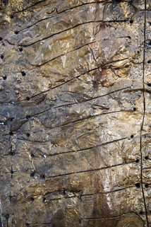 Détail de surface d'un totem. © Région Bourgogne-Franche-Comté, Inventaire du patrimoine