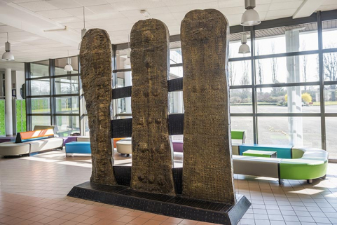Face postérieure des trois totems. © Région Bourgogne-Franche-Comté, Inventaire du patrimoine