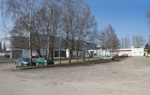 Aire de stationnement à l'est de la parcelle. © Région Bourgogne-Franche-Comté, Inventaire du patrimoine