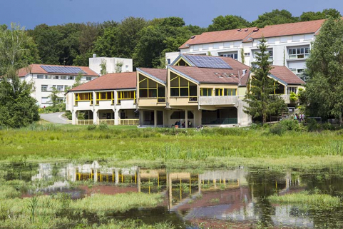 Depuis l'ouest, vue d'ensemble sur la restauration et l'administration. © Région Bourgogne-Franche-Comté, Inventaire du patrimoine