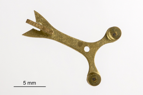 Echappement à chevilles : ancre (2e face). © Région Bourgogne-Franche-Comté, Inventaire du patrimoine