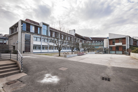 Vue d'ensemble de la cour, de l'externat et du restaurant d'application depuis le nord-ouest. © Région Bourgogne-Franche-Comté, Inventaire du patrimoine
