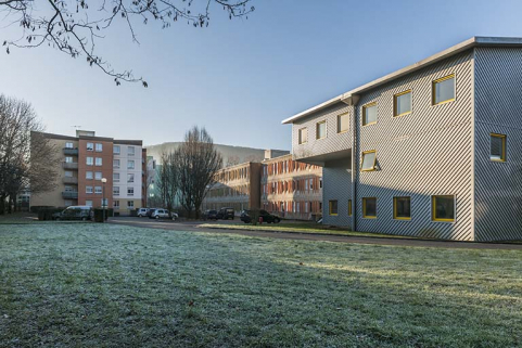 Vue d'ensemble des façades postérieures nord-est depuis le nord du terrain.  © Région Bourgogne-Franche-Comté, Inventaire du patrimoine