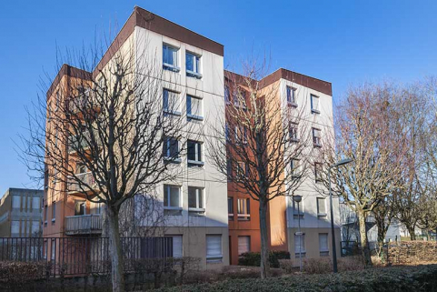 Angle est des logements et façades nord-est sur la rue Auguste Renoir. © Région Bourgogne-Franche-Comté, Inventaire du patrimoine