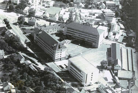[Vue aérienne depuis le sud-ouest], s.d. [entre 1971 et 1992].(archives du lycée)  © Région Bourgogne-Franche-Comté, Inventaire du patrimoine