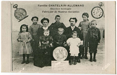Le travail en famille : Famille Chatelain-Allemand. Ouvrier horloger. Fabricant de montres garanties, entre mai 1908 et mai 1912. © Région Bourgogne-Franche-Comté, Inventaire du patrimoine Le travail en famille : Famille Chatelain-Allemand. Ouvrier horloger. Fabricant de montres garanties, entre mai 1908 et mai 1912. © Région Bourgogne-Franche-Comté, Inventaire du patrimoine