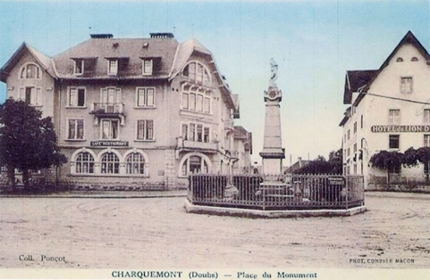 Charquemont (Doubs) - Place du Monument, 2e quart 20e siècle. © Région Bourgogne-Franche-Comté, Inventaire du patrimoine Charquemont (Doubs) - Place du Monument, 2e quart 20e siècle. © Région Bourgogne-Franche-Comté, Inventaire du patrimoine
