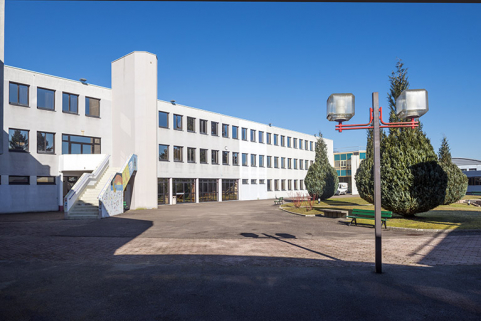 Façade est du bâtiment d'enseignement scientifique. © Région Bourgogne-Franche-Comté, Inventaire du patrimoine