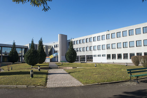 Façade est du bâtiment d'enseignement scientifique, vue du nord-est. © Région Bourgogne-Franche-Comté, Inventaire du patrimoine