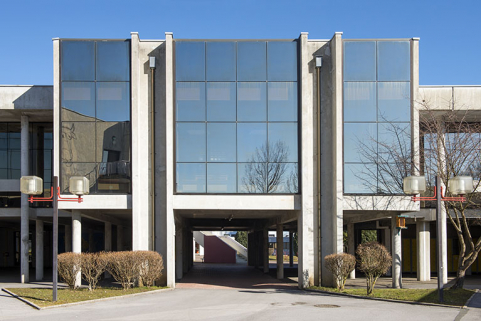 Vue de détail de la façade sud du bâtiment d'accueil. © Région Bourgogne-Franche-Comté, Inventaire du patrimoine