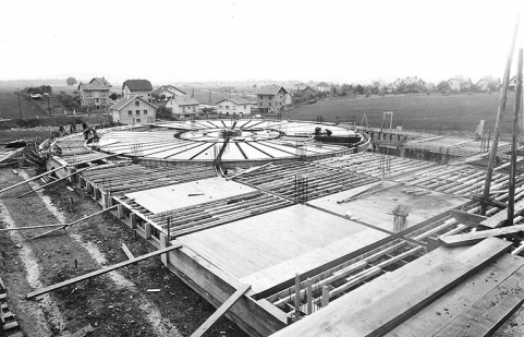 Vue du chantier de construction : la tour. © Région Bourgogne-Franche-Comté, Inventaire du patrimoine