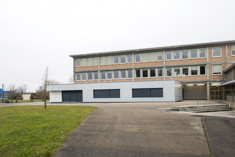 La cour, les façades antérieures et le préau de l'externat après les travaux. (ex-Léger) © Région Bourgogne-Franche-Comté, Inventaire du patrimoine