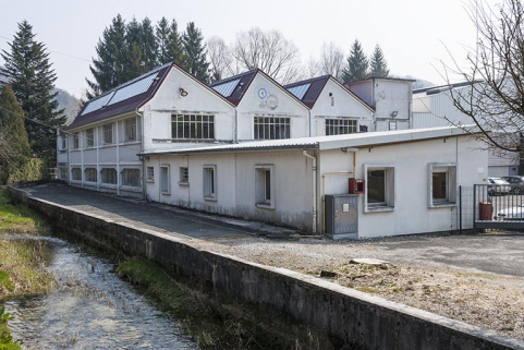 Vue de trois quarts depuis la route. © Région Bourgogne-Franche-Comté, Inventaire du patrimoine