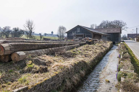Vue d'ensemble depuis le parc à grumes, à l'est. © Région Bourgogne-Franche-Comté, Inventaire du patrimoine Vue d'ensemble depuis le parc à grumes, à l'est. © Région Bourgogne-Franche-Comté, Inventaire du patrimoine