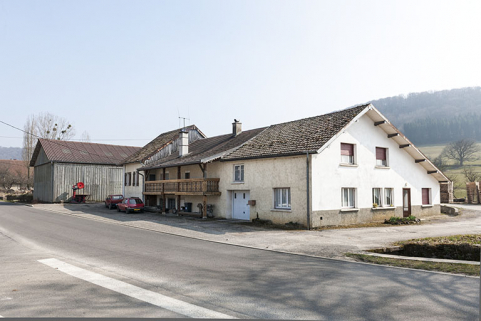 Vue d'ensemble depuis l'ouest. © Région Bourgogne-Franche-Comté, Inventaire du patrimoine Vue d'ensemble depuis l'ouest. © Région Bourgogne-Franche-Comté, Inventaire du patrimoine