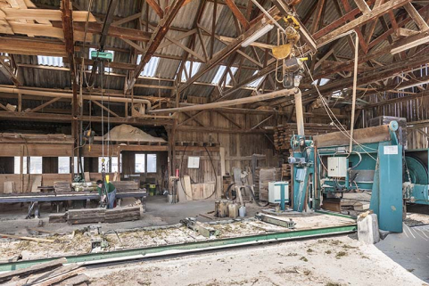 Intérieur de l'atelier de sciage. © Région Bourgogne-Franche-Comté, Inventaire du patrimoine Intérieur de l'atelier de sciage. © Région Bourgogne-Franche-Comté, Inventaire du patrimoine