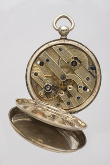 Montre de gousset de la fin du 18e siècle ou du début du 19e siècle : le mouvement (13 ou 13 3/4 li) côté ponts. © Région Bourgogne-Franche-Comté, Inventaire du patrimoine