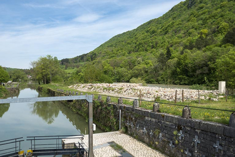 Vue d'ensemble depuis la porte aval de l'écluse (octobre 2014). © Région Bourgogne-Franche-Comté, Inventaire du patrimoine