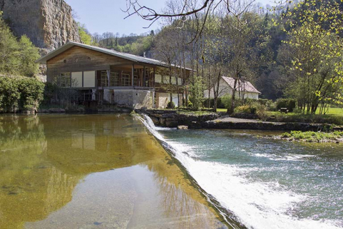 Site de la scierie : atelier de fabrication et barrage, depuis l'ouest (amont). © Région Bourgogne-Franche-Comté, Inventaire du patrimoine