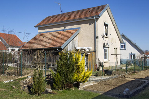 Façades postérieure (pignon) et latérale droite. © Région Bourgogne-Franche-Comté, Inventaire du patrimoine