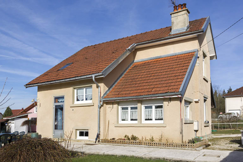 Façades antérieure (pignon) et latérale gauche. © Région Bourgogne-Franche-Comté, Inventaire du patrimoine
