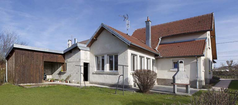 Vue d'ensemble, depuis le sud (bûcher, garage, atelier et façade postérieure de la maison). © Région Bourgogne-Franche-Comté, Inventaire du patrimoine
