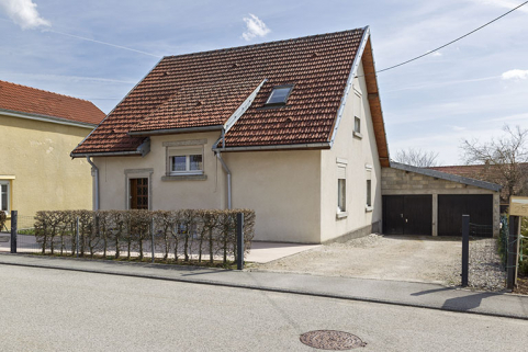 Vue d'ensemble, depuis le nord (façades antérieure et latérale droite). © Région Bourgogne-Franche-Comté, Inventaire du patrimoine