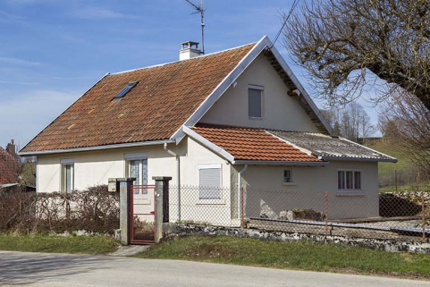 Façades antérieure et latérale droite. © Région Bourgogne-Franche-Comté, Inventaire du patrimoine Façades antérieure et latérale droite. © Région Bourgogne-Franche-Comté, Inventaire du patrimoine