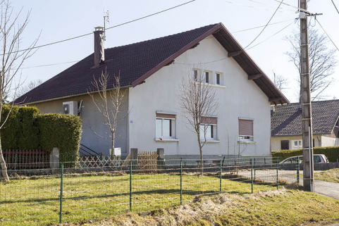 Façade antérieure, de trois quarts gauche. © Région Bourgogne-Franche-Comté, Inventaire du patrimoine