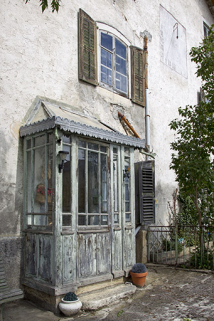 Façade antérieure : véranda, de trois quarts gauche. © Région Bourgogne-Franche-Comté, Inventaire du patrimoine Façade antérieure : véranda, de trois quarts gauche. © Région Bourgogne-Franche-Comté, Inventaire du patrimoine