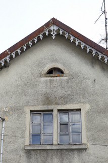 Façade latérale droite : pignon avec fenêtre horlogère. © Région Bourgogne-Franche-Comté, Inventaire du patrimoine